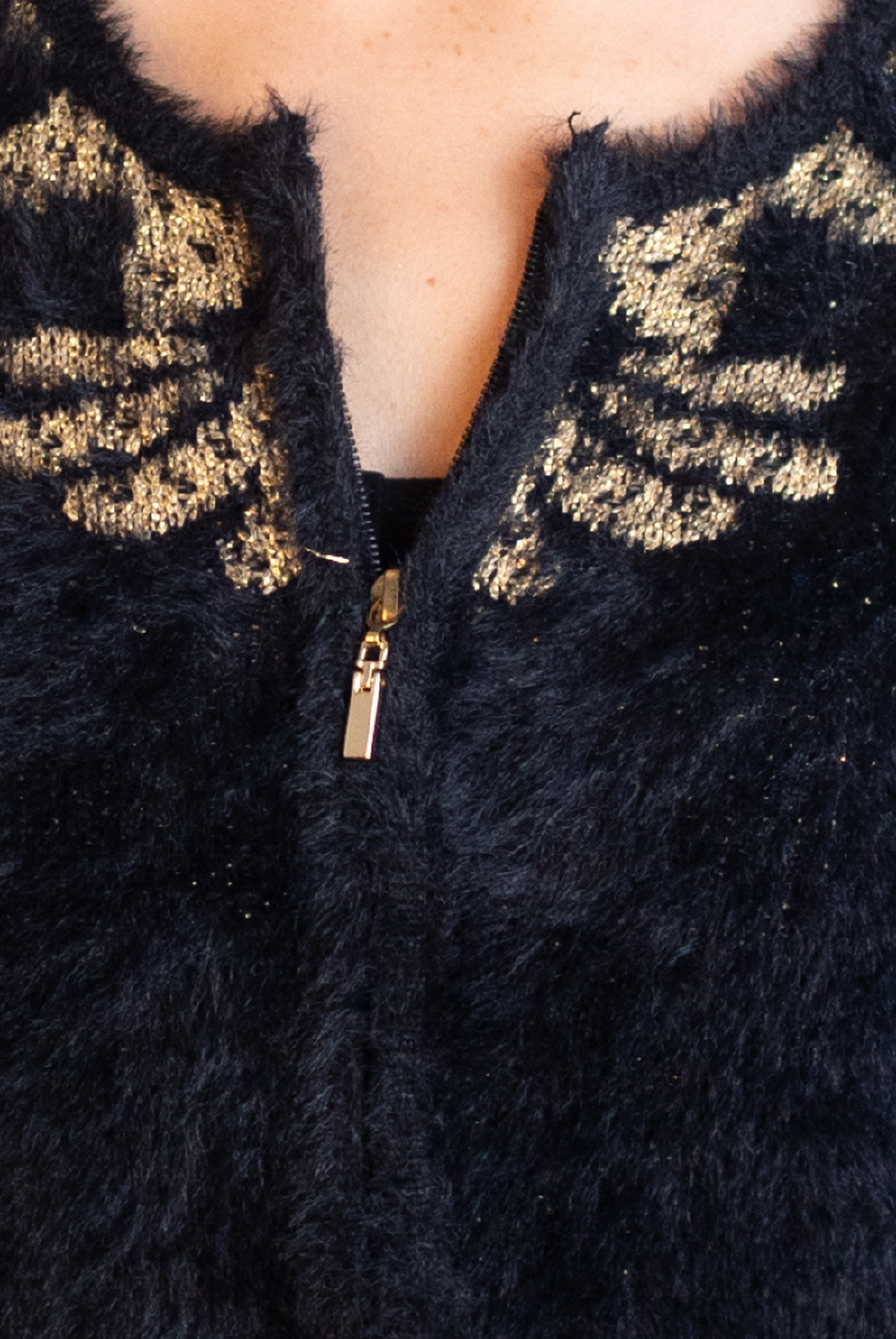 DJ0093 - AL 15511 Rebeca negra con dorado 