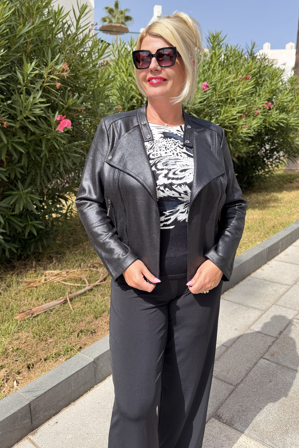 J00145 - Chaqueta Carmín